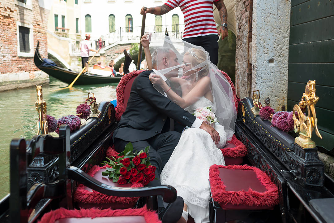 невеста в гондоле венеция каналы