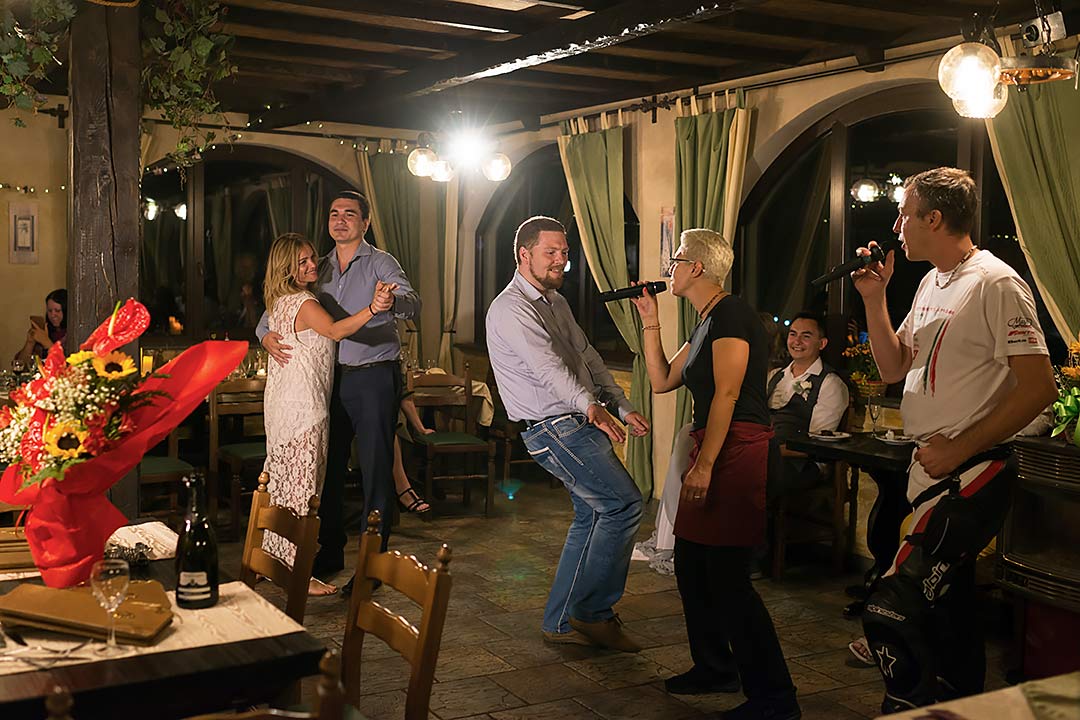 свадебная вечеринка в горах италия шале